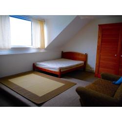 Spacious, light, double room to rent in Vege, Non Smoking Household.