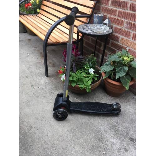 Atom kids scooter