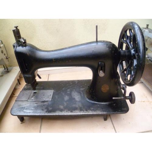Singer industrial sewing machine Model 45K
