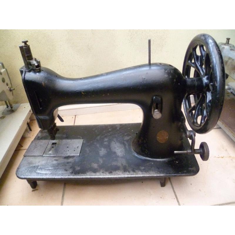 Singer industrial sewing machine Model 45K