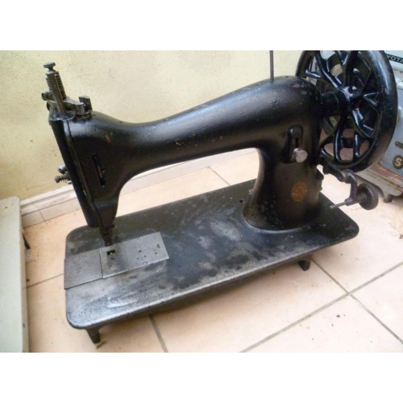 Singer industrial sewing machine Model 45K