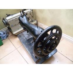 Singer industrial sewing machine Model 45K