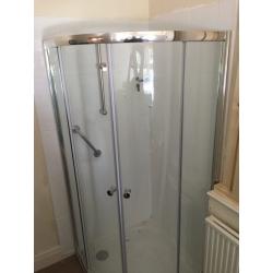 Corner quarter shower enclosure