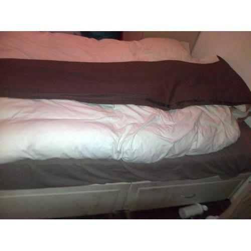 swag(Used as) this is thick cotton approx 204" long 78" wide post inc(15 if picking up)