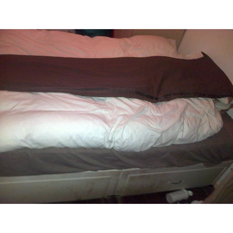 swag(Used as) this is thick cotton approx 204" long 78" wide post inc(15 if picking up)