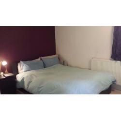 Nice Double room Near Seven Sister Tube Station--All Bills Included.