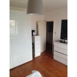 Bright double in loft warehouse - 2 min walk from Stoke Newington station
