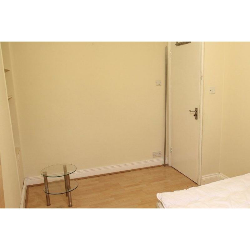 Double Bed in Room with Double Bed in City of Westminster Borough, All Bills Included