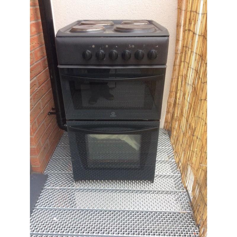 Free to scrap collector, black cooker. Oven doesn't work, but hob and grill do.