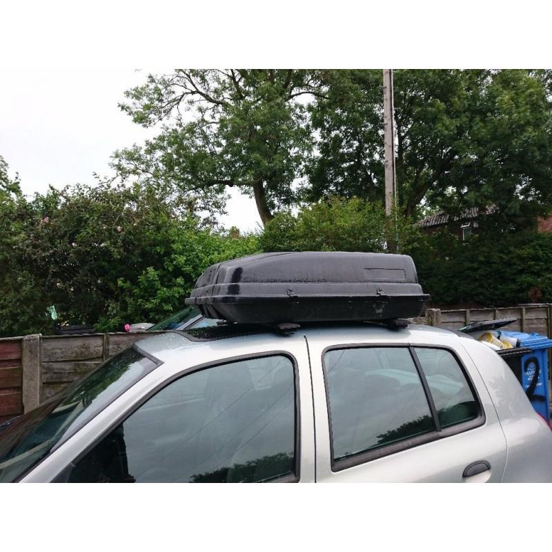 Roof box