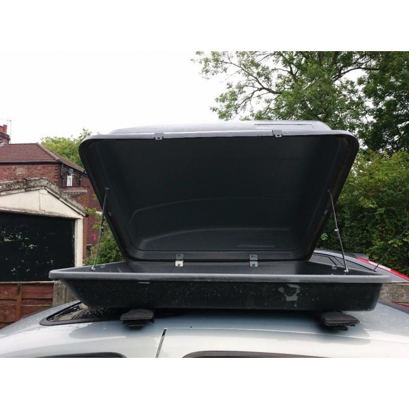 Roof box