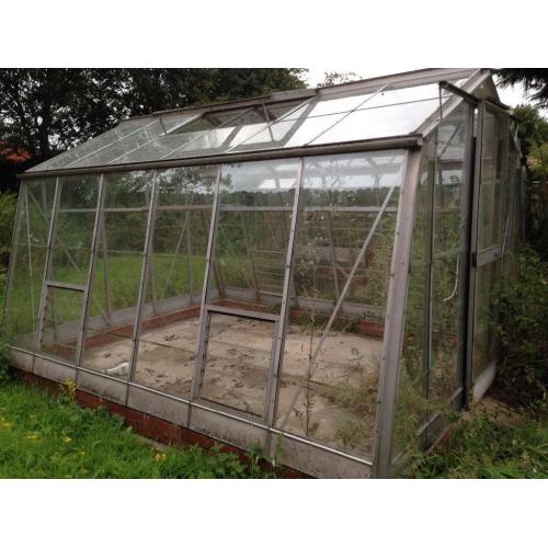Greenhouses X 3. Buyer to dismantle.