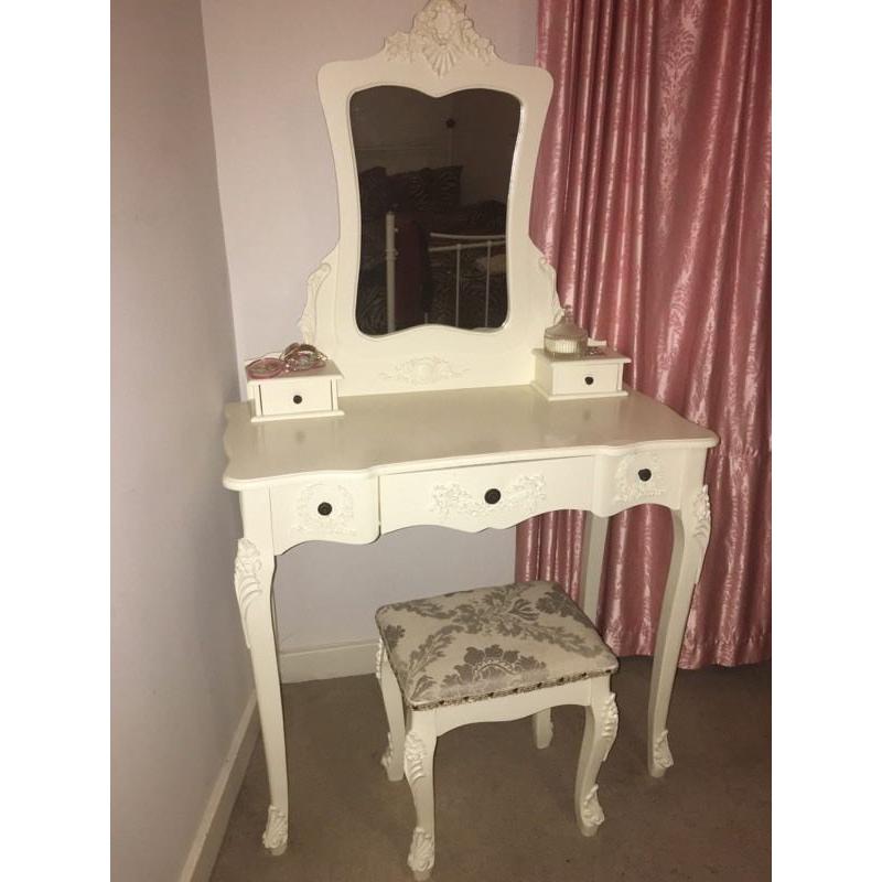 Gorgeous Vintage Dressing table