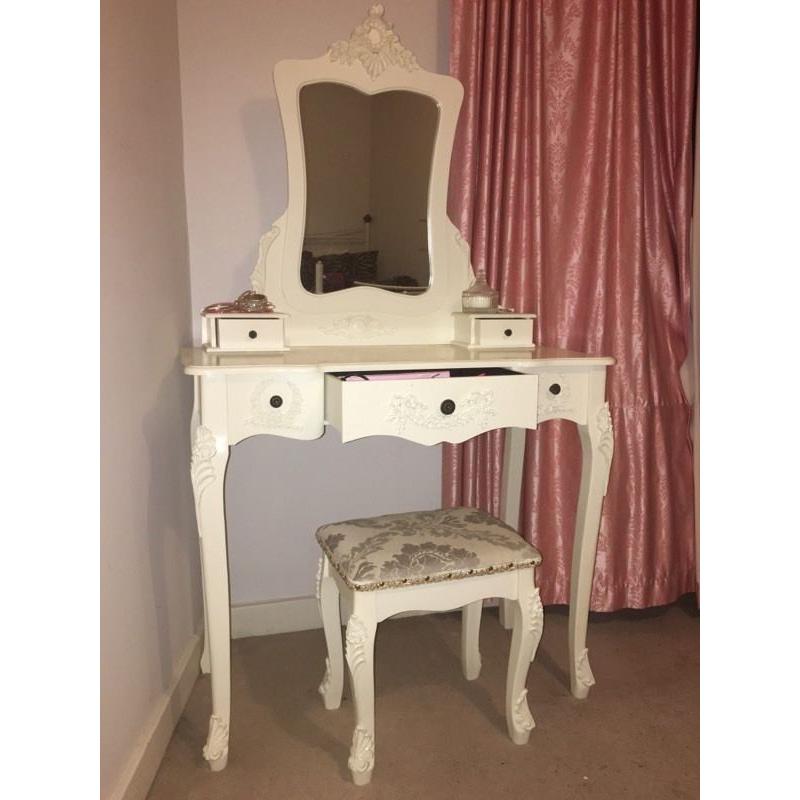 Gorgeous Vintage Dressing table