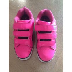 HEELYS SIZE 3