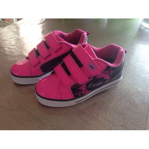 HEELYS SIZE 3