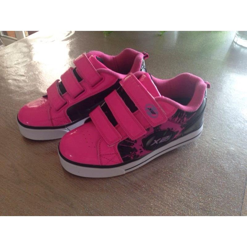 HEELYS SIZE 3