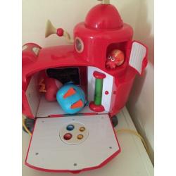 Twirlywoos big red boat