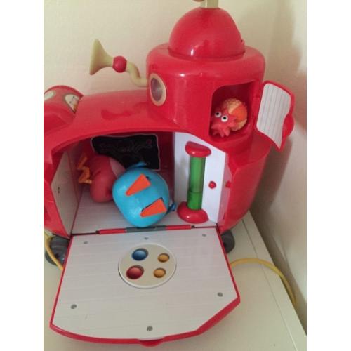 Twirlywoos big red boat