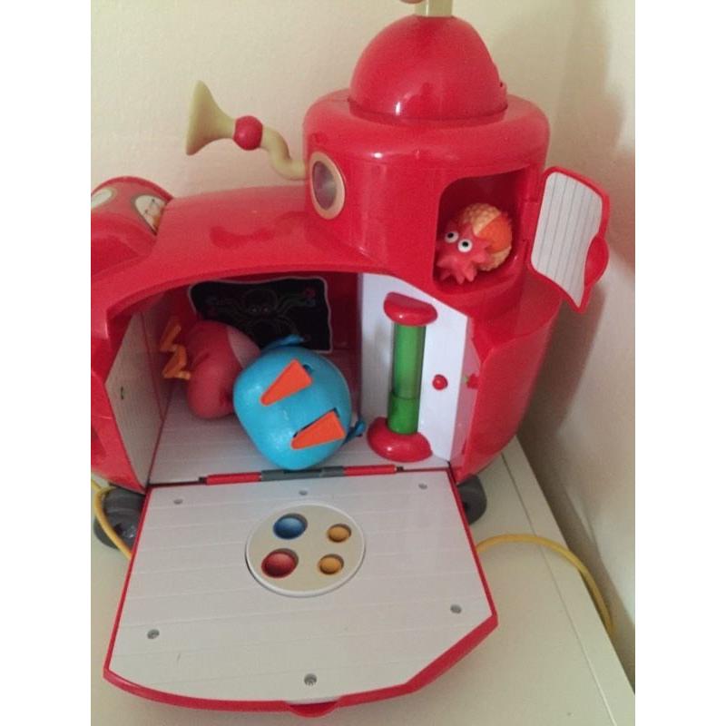 Twirlywoos big red boat