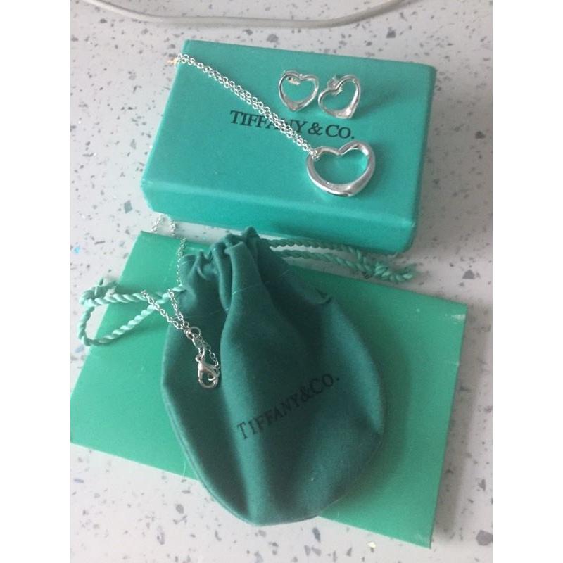 Brand new Tiffany & co giftset necklace earrings