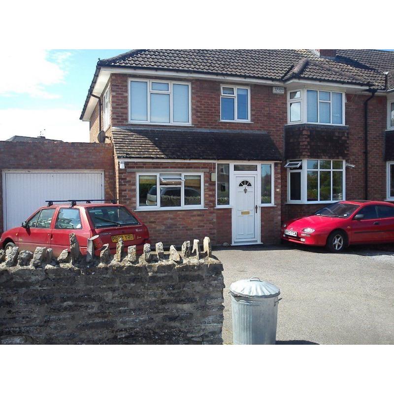 SINGLE ROOM, KEYNSHAM, NR BATH SPA UNI, BUS ROUTE 38/X39, Near train station