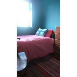 SINGLE ROOM, KEYNSHAM, NR BATH SPA UNI, BUS ROUTE 38/X39, Near train station