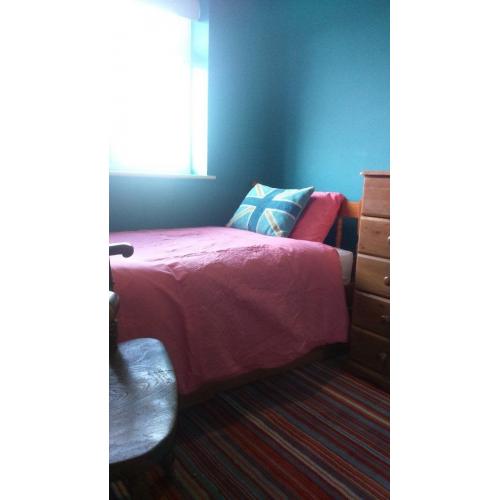 SINGLE ROOM, KEYNSHAM, NR BATH SPA UNI, BUS ROUTE 38/X39, Near train station