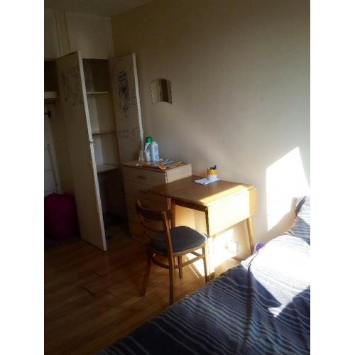 Double room for single person - good size - good location