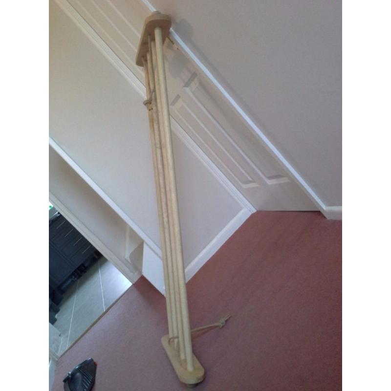 Wooden pan/laundry hanging rail, need to sell.
