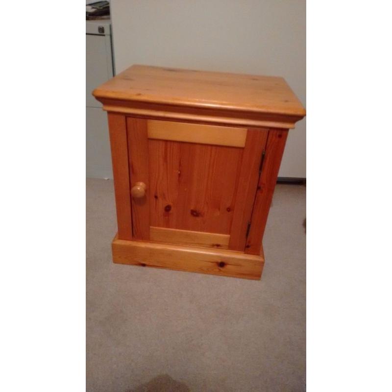 2 Pine Bedside Cabinets