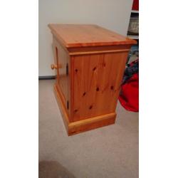 2 Pine Bedside Cabinets