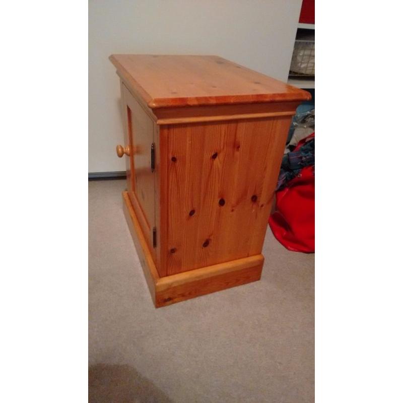 2 Pine Bedside Cabinets