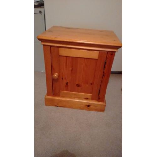 2 Pine Bedside Cabinets