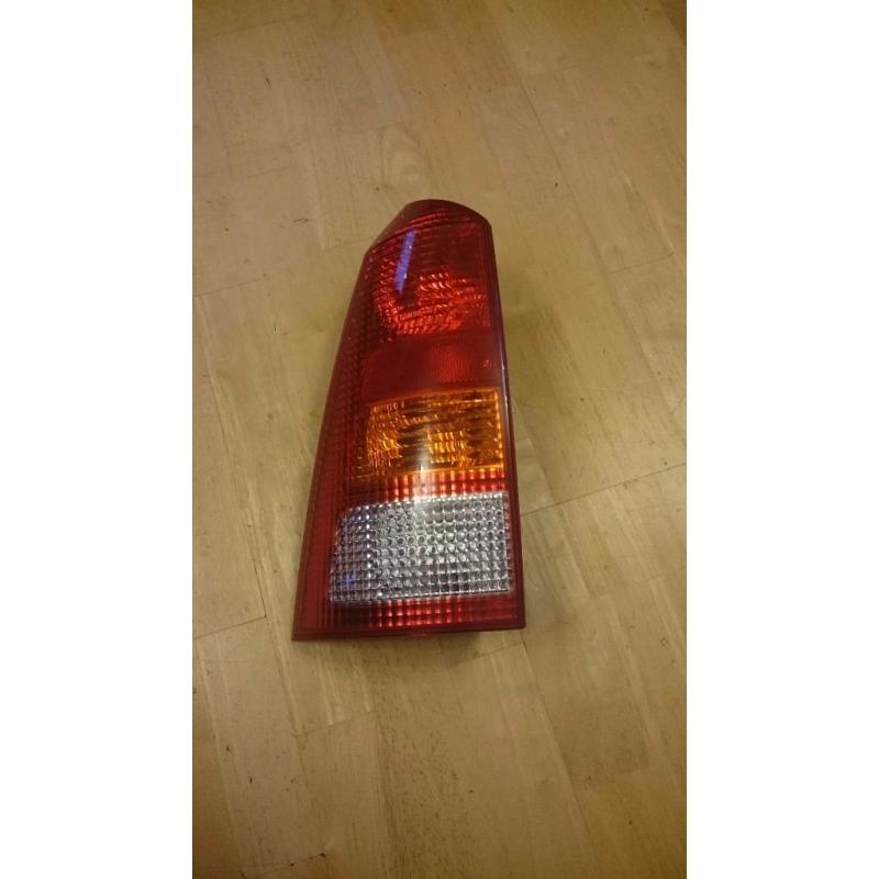 01-05 Ford Focus Estate Rear Lamp