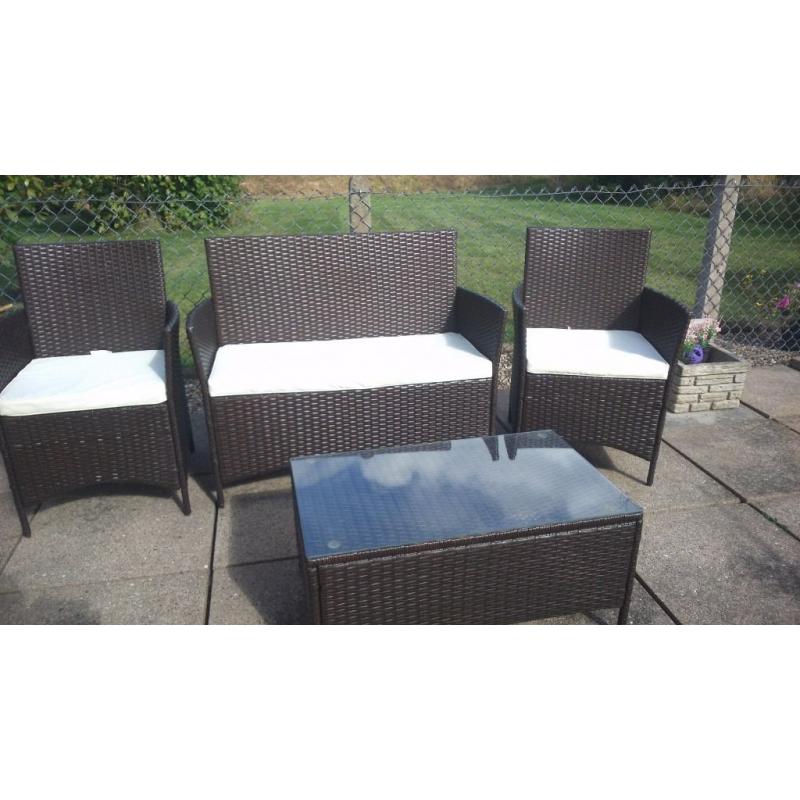 Rattan -effect garden furniture set