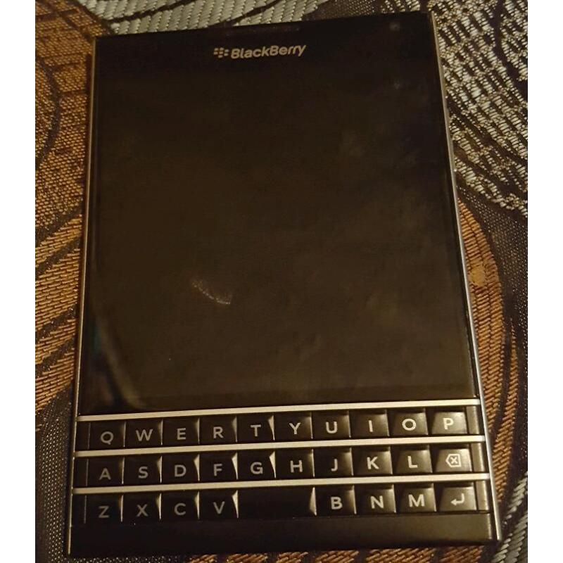 Blackberry passport in black on EE 32gb