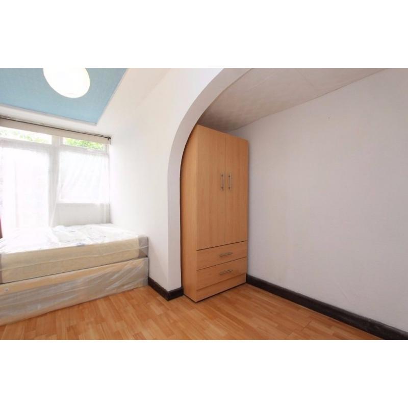 | |ROOMS AVAILABLE FOR SEPTEMBER! FIRST COME FIRST TAKE! ||