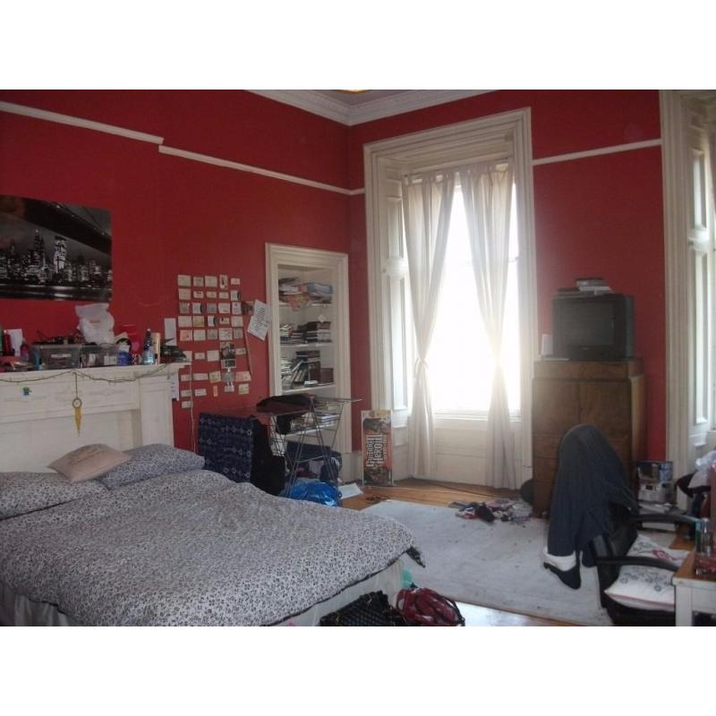 Double bedroom in flat shared by girls near Byres Road