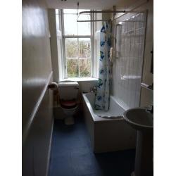 Double bedroom in flat shared by girls near Byres Road