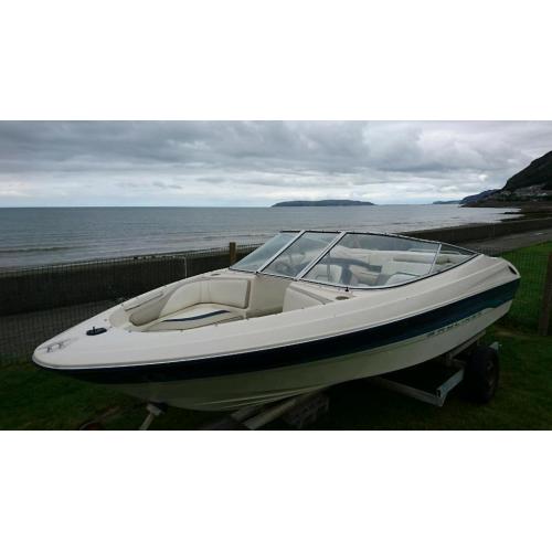 Bayliner boat ski wake