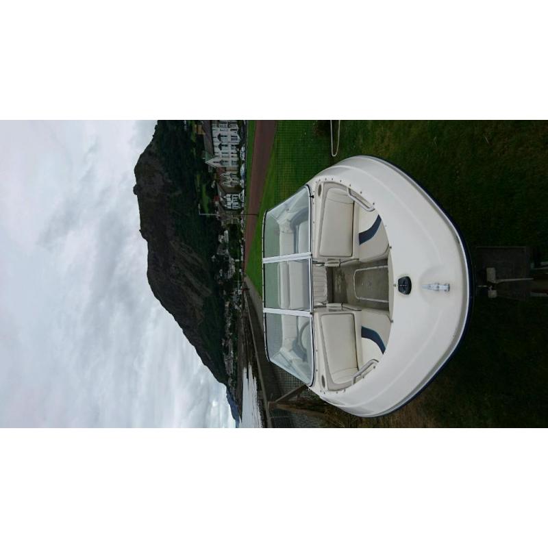 Bayliner boat ski wake