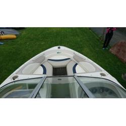 Bayliner boat ski wake