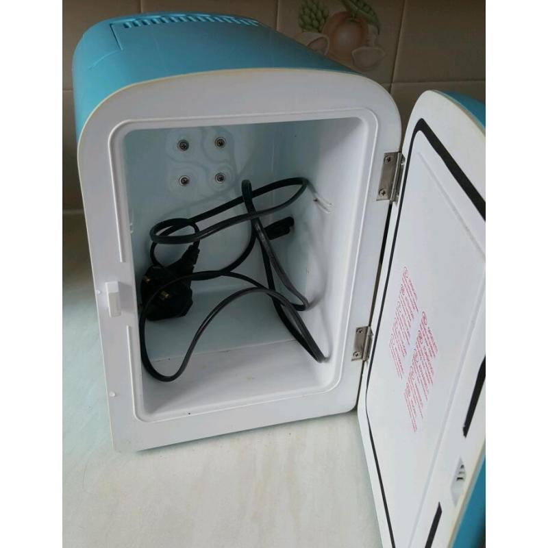 Micro fridge/cooler.