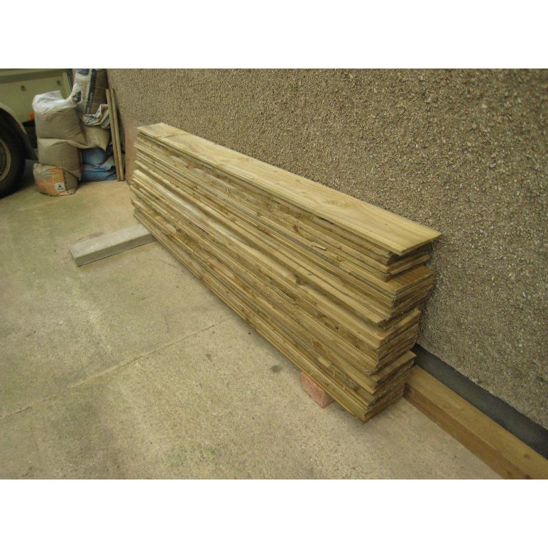 Feather edged fencing.