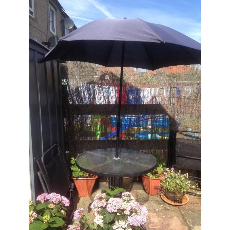 Table parasol and 4chairs