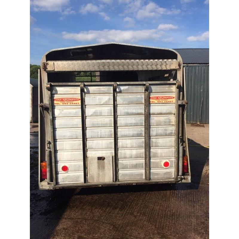 Murphy cattle trailer