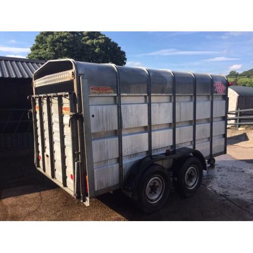 Murphy cattle trailer