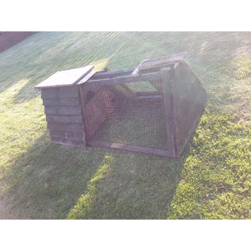 Rabbits Hutch ans Sawdust