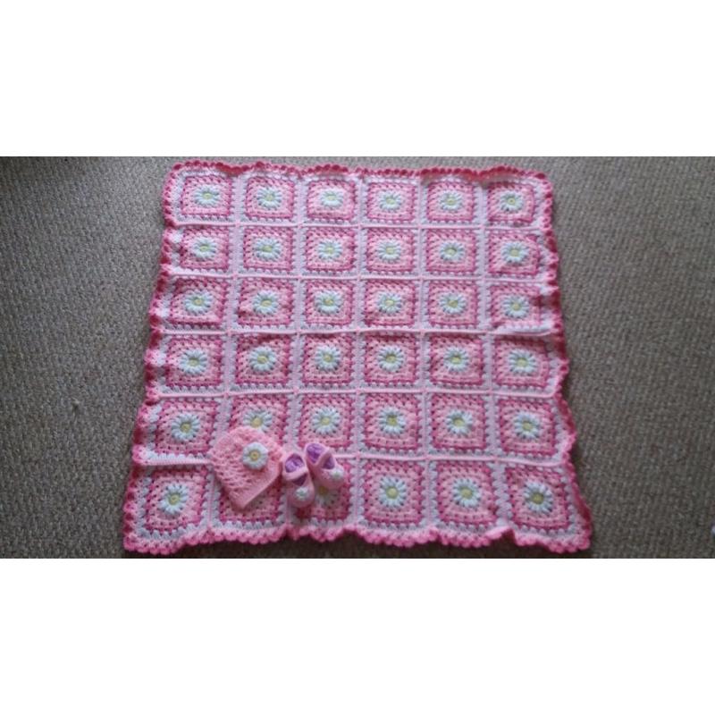 Crocheted daisy blanket set